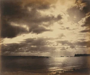 Die Wolken sind am Himmel gebrochen